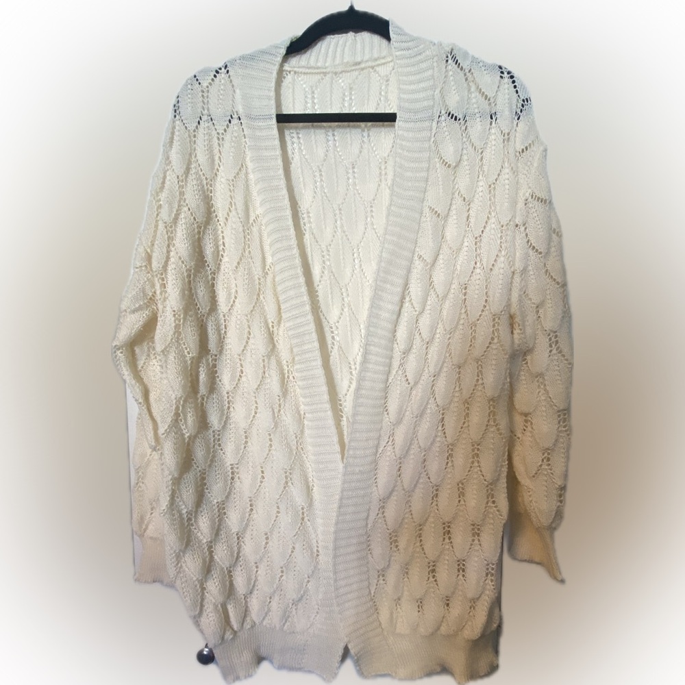 Generously sized medium sweater Cupshe brand . Nwt